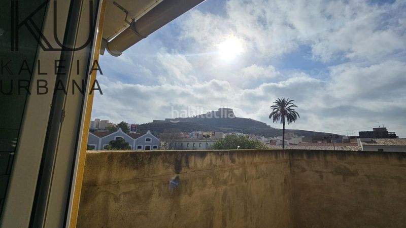 Foto 42a60ba8-d85b-479f-8a51-25a8b93723f9. Edifici a Carolinas Bajas Alicante