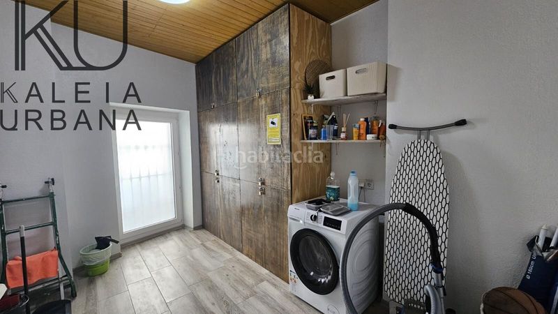 Foto 866f9450-161b-45ca-a8b3-87390c70b794. Edifici a Carolinas Bajas Alicante
