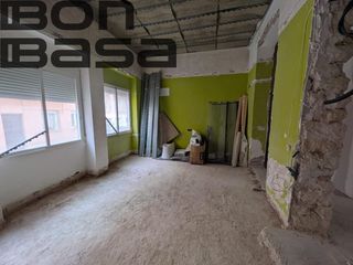 Pis en Carolinas Bajas. Primero sin ascensor con vistas al castillo