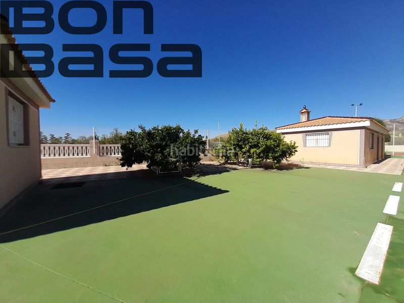 Foto 4ff231fe-eef8-4970-817d-be6a00055341. Xalet amb aparcament piscina a Moralet Alicante