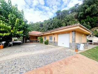 Maison  Carrer de la font. Casa independiente con jardin y piscina