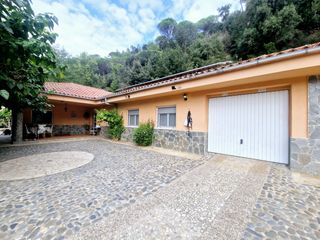 Casa a Camino massanes 94. Casa independiente con jardin y piscina