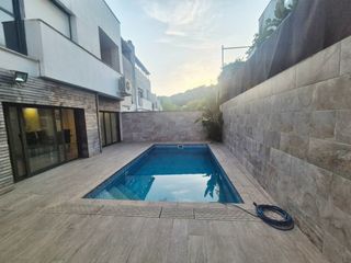 Casa bifamiliare  Carrer mossen maria martinez. Casa apareada con piscina