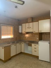 Reihenhaus  Carrer camí de sant joan. Casa de pueblo esquinera con terraza y mucha luz junto a la play