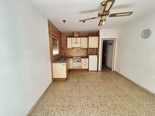 Casa adossada  Carrer camí de sant joan. Casa de pueblo esquinera con terraza y mucha luz junto a la play