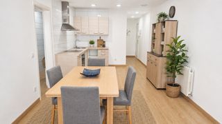 Flat  Carrer de les doedes. Piso de 3 hab con ascensor para entrar a vivir