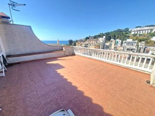 Casa adossada a Caldes d�Estrac. Chalet adosado para entrar a vivir con terraza y parking