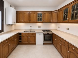 Casa adossada a Caldes d´Estrac. Chalet adosado para entrar a vivir con terraza y parking