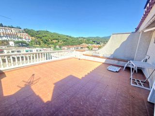 Casa adosada en Caldes d�Estrac. Chalet adosado para entrar a vivir con terraza y parking