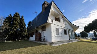 Haus  Avinguda mas bagà. Magnífica casa independiente con piscina y jardín