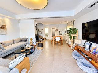Maison jumelée  Carrer del port. Casa esquinera  cerca del port balís