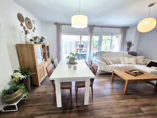 Casa a schiera in Carrer de ponent 27. Chalet adosado para entrar a vivir con terraza y parking