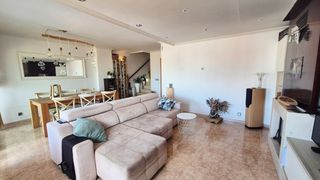 Zweistöckige Wohnung in Carrer escoles 25. Dúplex amplio con terraza soleada en zona tranquila de malgrat d