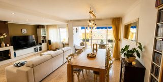 Duplex à Carrer escoles 25. Dúplex amplio con terraza soleada en zona tranquila de malgrat d