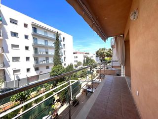 Rent Flat in S´Arenal. Buen piso con garaje y luz natural por toda la vivienda!