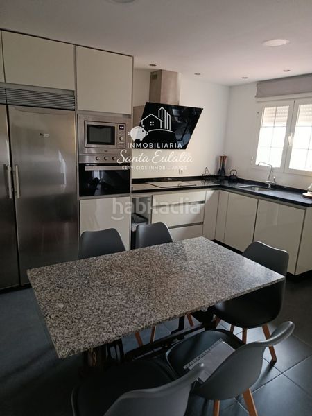 Foto a30cc9ce-7f80-4317-b918-84eaac9ece8d. Casa adossada amb aparcament a Norte Mérida