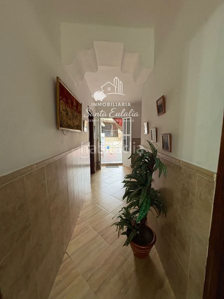 Foto df3c6a54-3d59-431b-b284-731015e3a823. Casa adossada a Calamonte