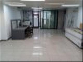 Lloguer Local Comercial a Carrer de santa eulàlia 1. Local en alquiler cerca cap mutua rubi
