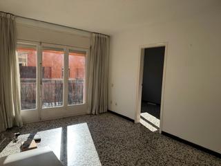 Appartamento  Carrer de sant joan. Piso en venta en pleno centro de rubí – 4 habitaciones, balcón y