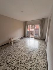 Appartamento  Carrer de sant joan. Piso en venta en pleno centro de rubí – 4 habitaciones, balcón y