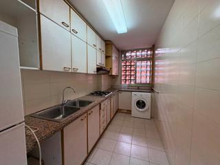 Etagenwohnung  Carrer de sant joan. Piso en venta en pleno centro de rubí – 4 habitaciones, balcón y