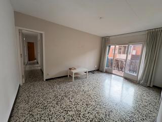 Appartement  Carrer de sant joan. Piso en venta en pleno centro de rubí – 4 habitaciones, balcón y