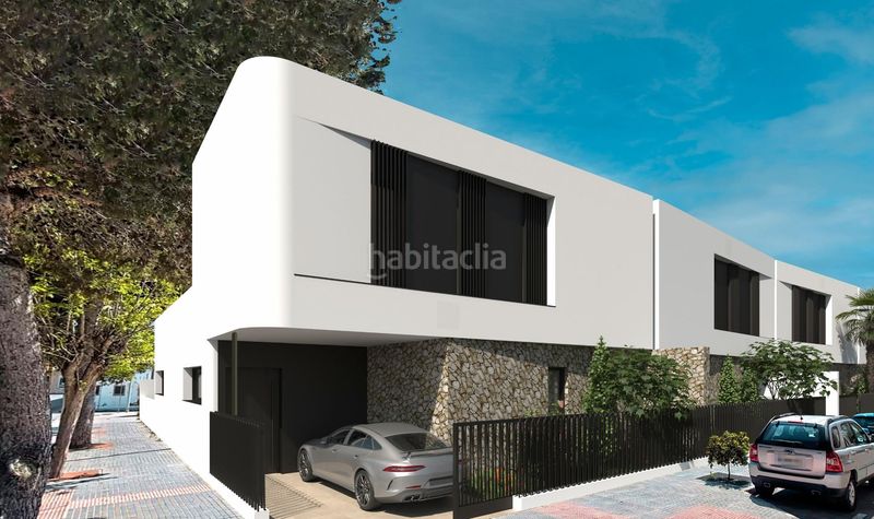 Foto b3902d0f-18f0-4413-ae1e-09400450c9fd. Casa aparellada amb aparcament a Almoradí