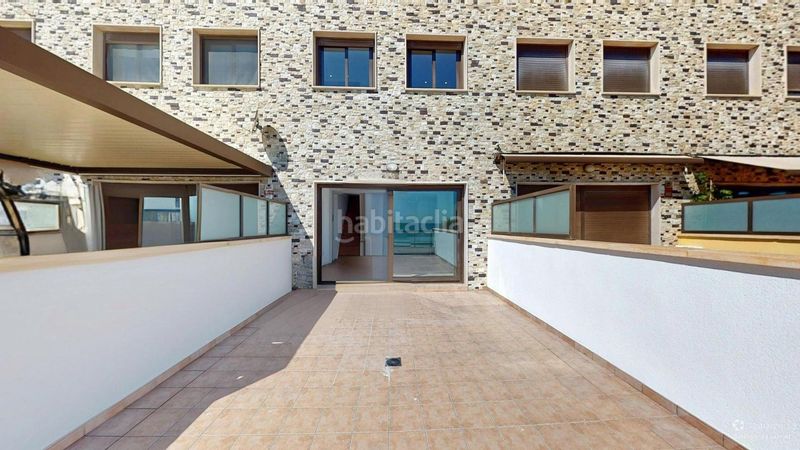 Foto b11b147a-8d1e-4fd0-b323-cc0c8430200a. Casa amb aparcament a Los Arenales del Sol Elche / Elx