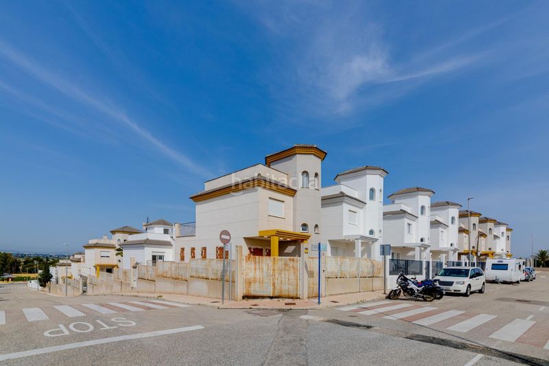 Foto d94405bf-4449-4928-9fd3-5a36f29cc2ae. Casa aparellada amb aparcament piscina a San Fulgencio
