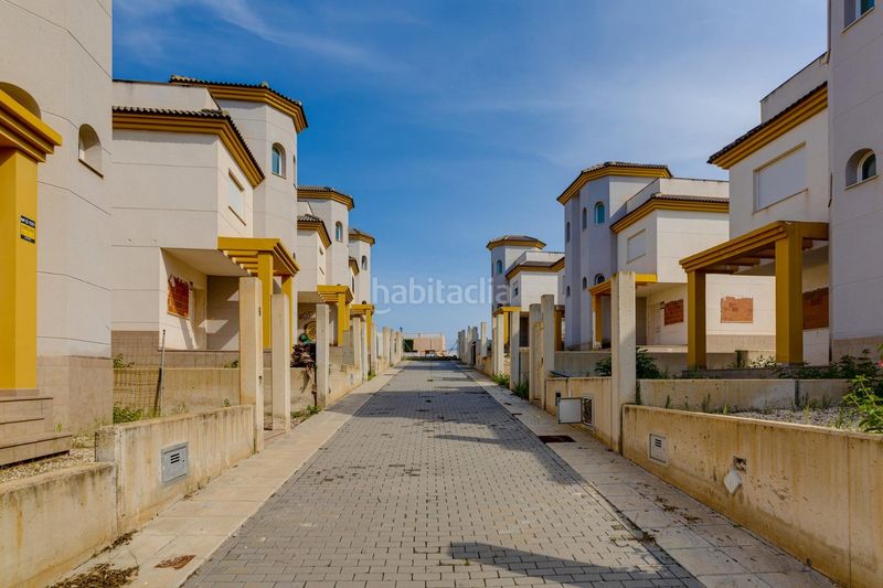 Foto e5b47c4c-75db-4c31-bc30-3a54e13a29b2. Casa aparellada amb aparcament piscina a San Fulgencio