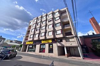 Flat  Plaza príncipe de asturias 3. Piso listo para entrar a vivir en el centro de o barco de valdeo