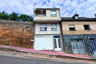 Haus  Rúa de san tirso 32. Casa para entrar a vivir a un paso de o barco de valdeorras