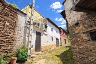 House  Camino mones a 98. Casa tradicional con terraza en entorno rural