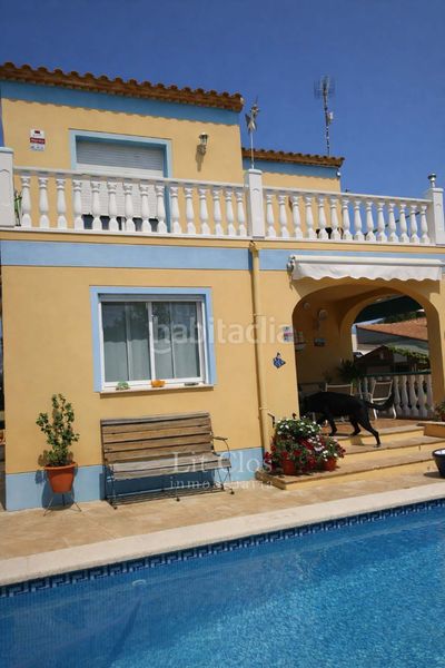 Foto 44eca330-c223-45d3-88af-8049c6388d51. Xalet amb xemeneia aparcament piscina a Les Tres Cales Ametlla de Mar (L´)