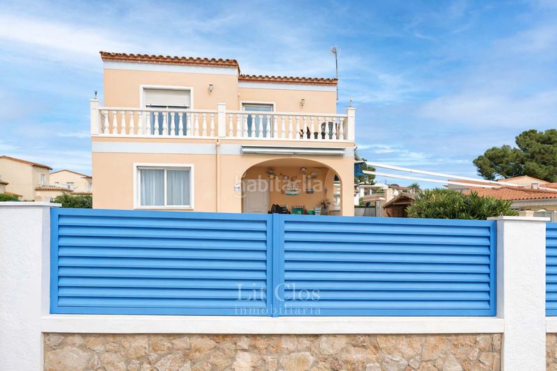 Foto 45e0e606-5b2e-4d64-a58d-89ea9223f25e. Xalet amb xemeneia aparcament piscina a Les Tres Cales Ametlla de Mar (L´)