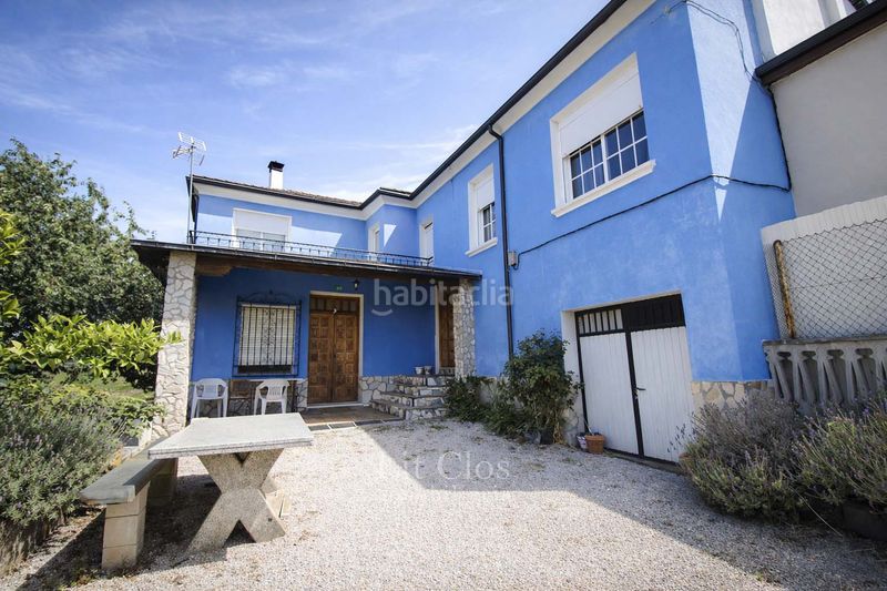 Foto 71e73e3a-d906-4588-a60c-15ff42b6b37e. Chalet casa con gran jardín, bodega de piedra y parte edificable en Rúa (A)
