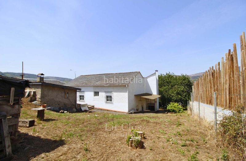 Foto 7c0da6a7-d29a-4f94-913f-c65c450d26d7. Chalet casa con gran jardín, bodega de piedra y parte edificable en Rúa (A)