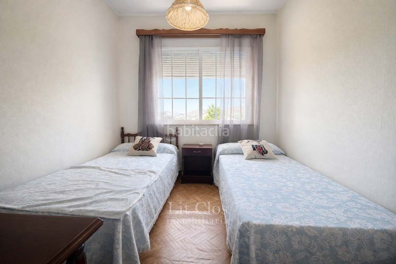 Foto bdd7f818-dadc-4f60-9a0e-6243806d5c92. Chalet casa con gran jardín, bodega de piedra y parte edificable en Rúa (A)