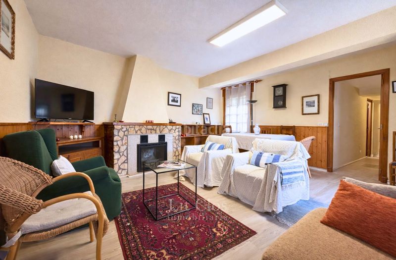 Foto dc90a14a-9fb2-4274-8533-37d09c61b125. Chalet casa con gran jardín, bodega de piedra y parte edificable en Rúa (A)