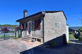 Casa in Lugar lamalonga 15. Casa de piedra con terraza, garaje y bodega en lamalonga (a veig