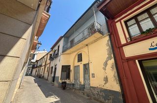 Maison jumelée à Rúa san mauro 27. Casa para reformar en el casco histórico de o barco.
