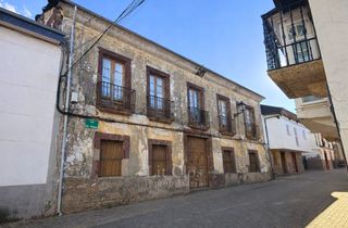 Mas  Praza césar conti. Vivienda señorial con gran jardín en el casco histórico de a rúa