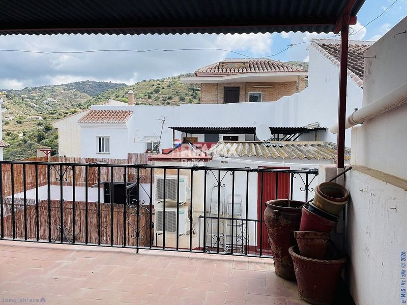 Foto 0e1f03c8-3a43-47d2-a9bd-3915c095bfc5. Casa adosada en Torrox pueblo Torrox