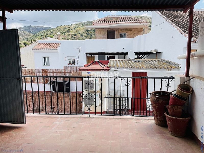 Foto 9c1e411e-a665-40c6-8a1d-fb0dc2830462. Casa adossada a Torrox pueblo Torrox