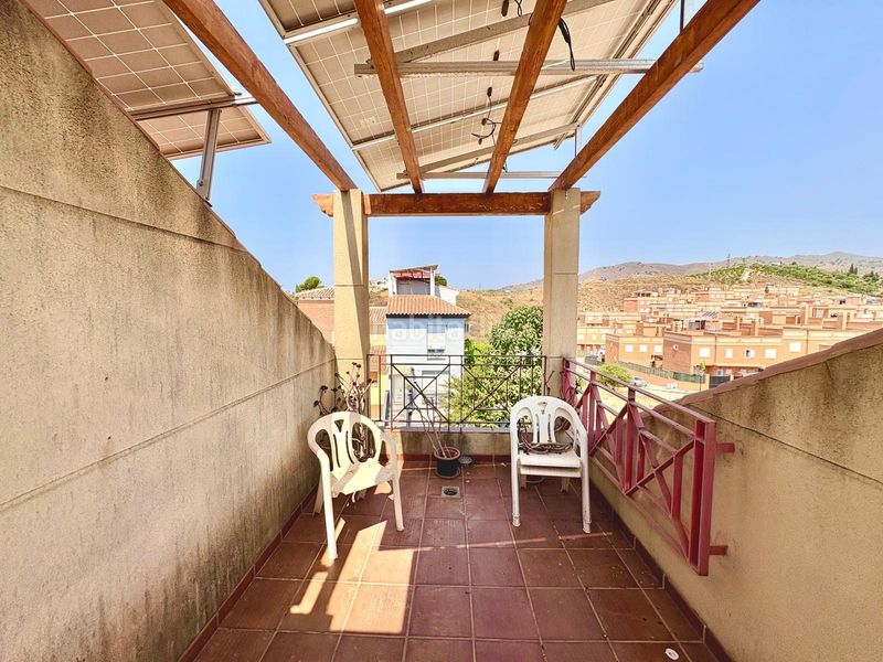 Foto 5a4d4bdd-454d-4dcc-ae3d-0873bd868f5a. Casa aparellada amb aparcament piscina a Benajarafe