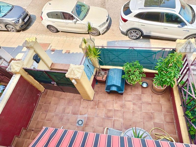 Foto a1c39730-ddd5-4697-88b0-123554695a1e. Casa aparellada amb aparcament piscina a Benajarafe