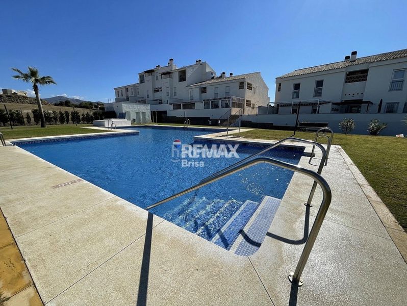 Foto 89468e81-b3e3-492a-953d-96ccff165041. Pis amb aparcament piscina a Caleta de Velez