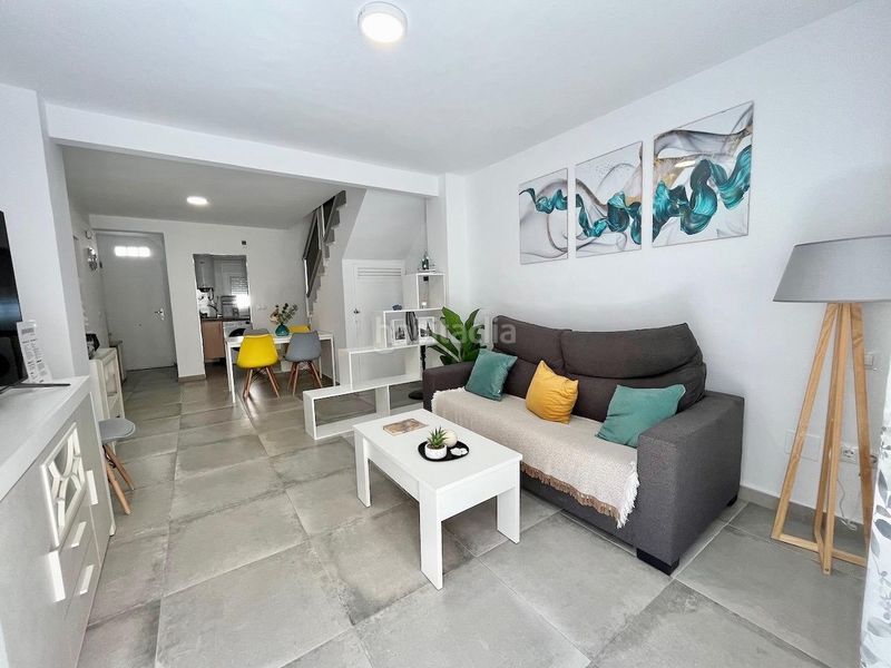 Foto c7a9fc9f-a97d-4790-b769-9721ab5f36f9. Casa adossada a Centro Torre del Mar