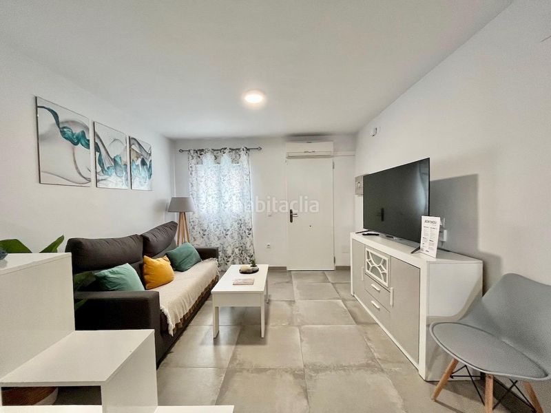 Foto fa3d24b3-aaa6-49f3-8326-f53b9848d528. Casa adossada a Centro Torre del Mar