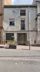 Reihenhaus  Carrer sant plàcid. Casa con 3 habitaciones y amplia planta baja con posibilidad de